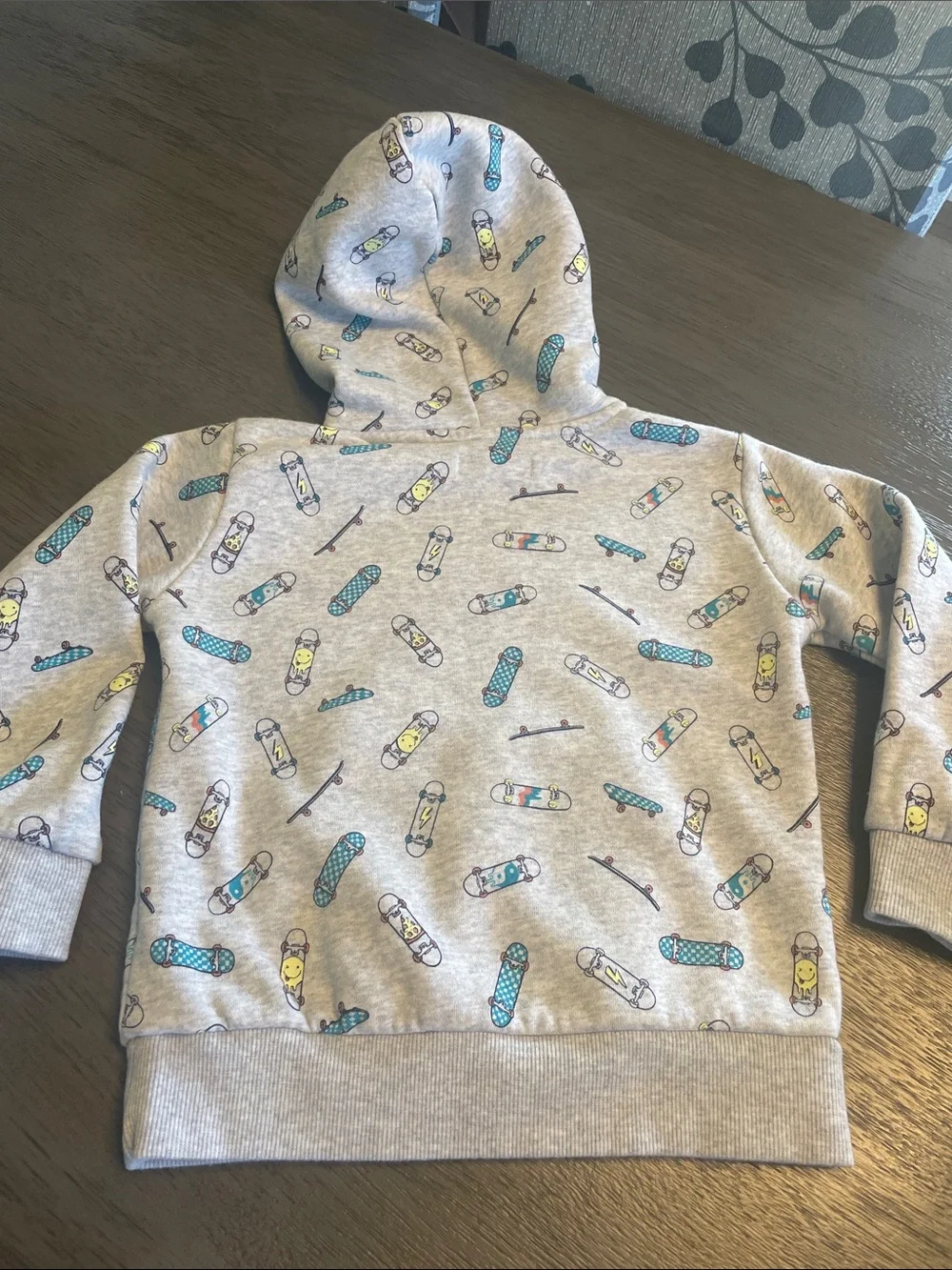 Tucker & Tate 2-piece sweatsuit with skateboards size 3T